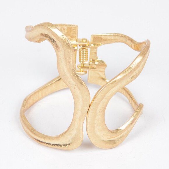 Cast Metal Spring Hinge Cuff - Picture 1 of 3